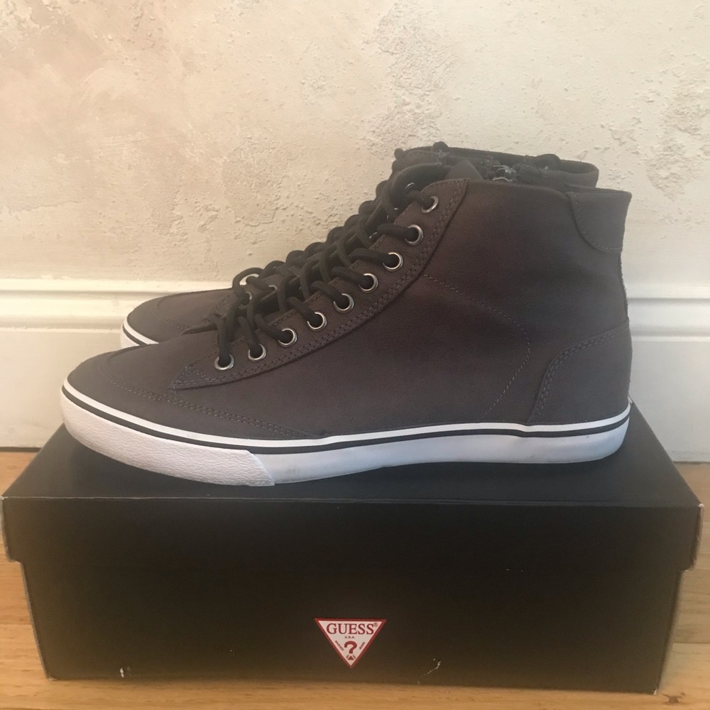 PRE OWNED GUESS MALDEN 2 HIGH TOP SNEAKER SZ 9